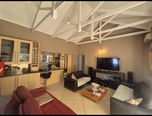 3 BEDROOM TOWNHOUSE FOR SALE IN VANDERBIJLPARK SW 5